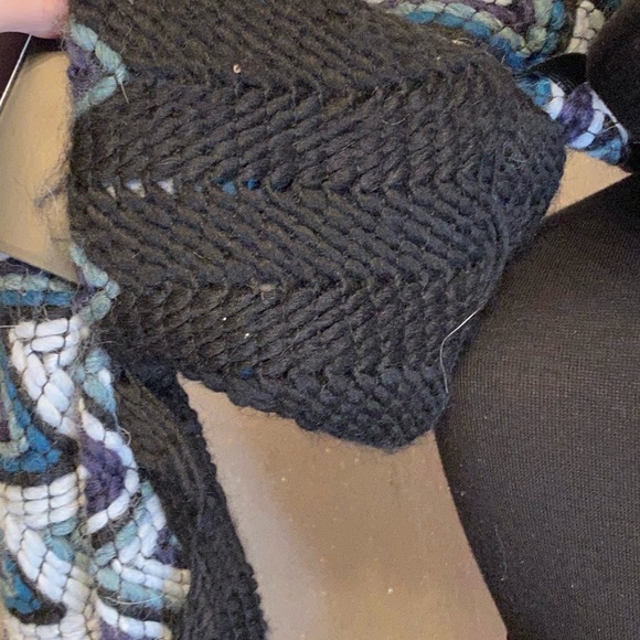 NWT made in Italy Oblong Scarf - Picture 4 of 9